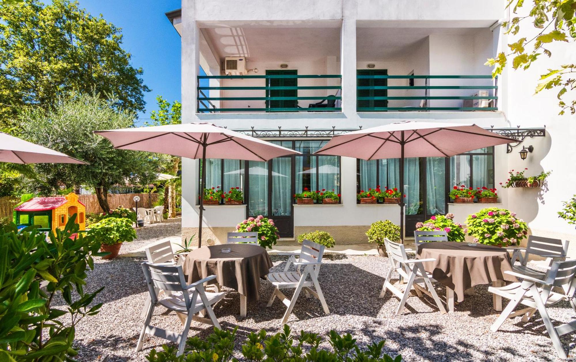 Hotel Eura Marina di Massa Exterior photo